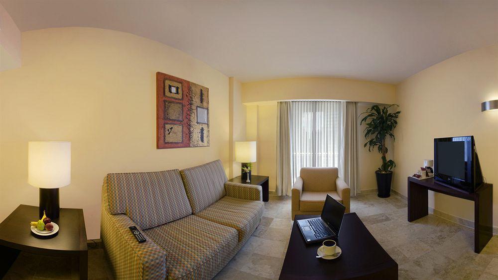 Fiesta Inn Коацакоалкос Екстериор снимка
