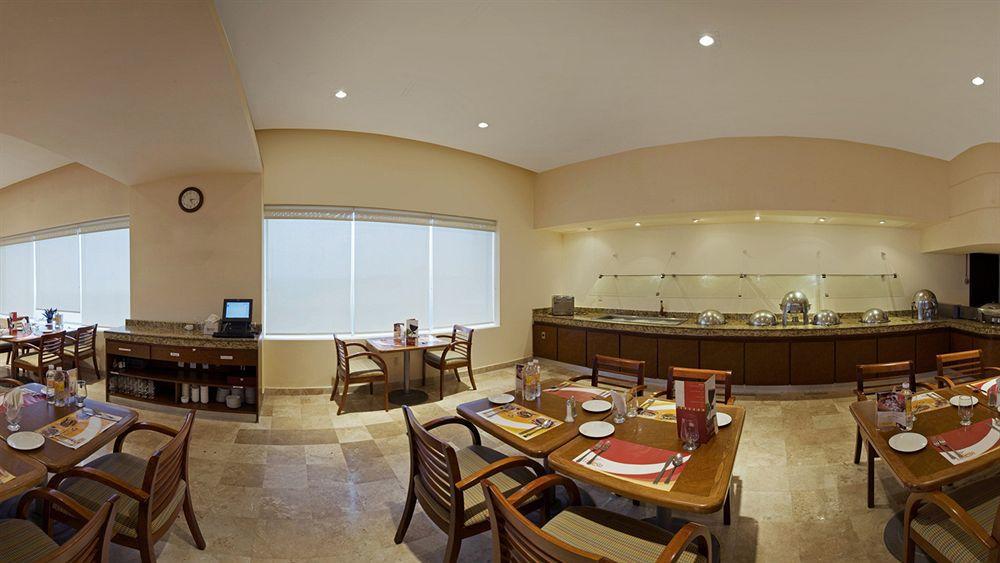 Fiesta Inn Коацакоалкос Екстериор снимка