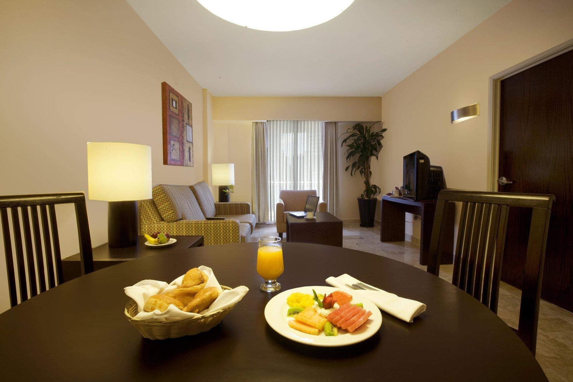 Fiesta Inn Коацакоалкос Екстериор снимка
