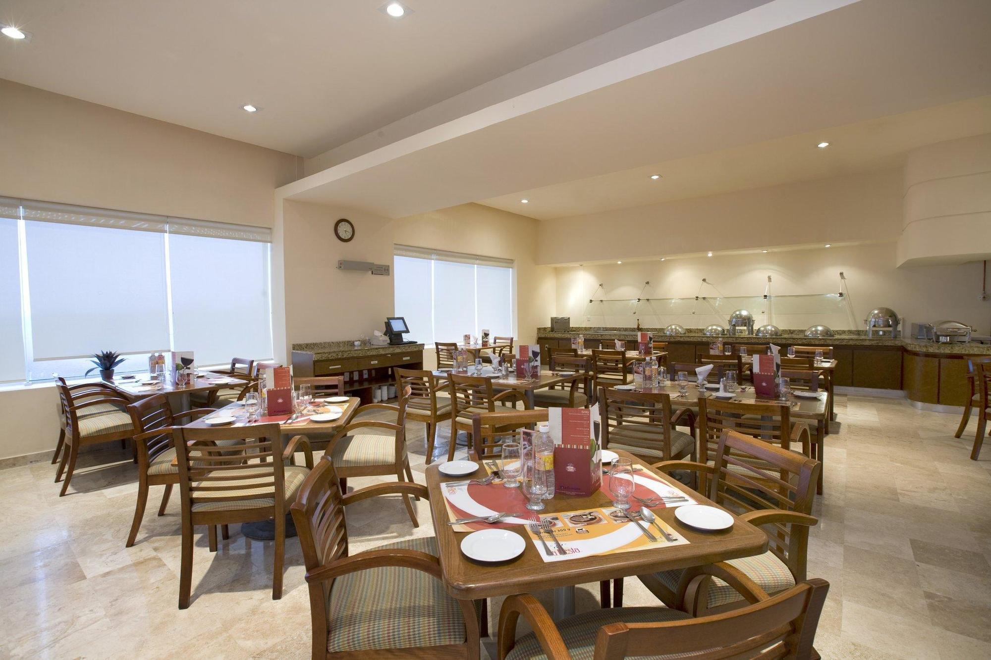 Fiesta Inn Коацакоалкос Екстериор снимка