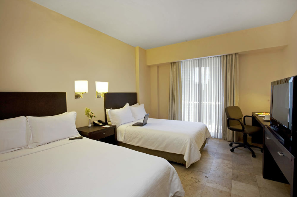 Fiesta Inn Коацакоалкос Екстериор снимка