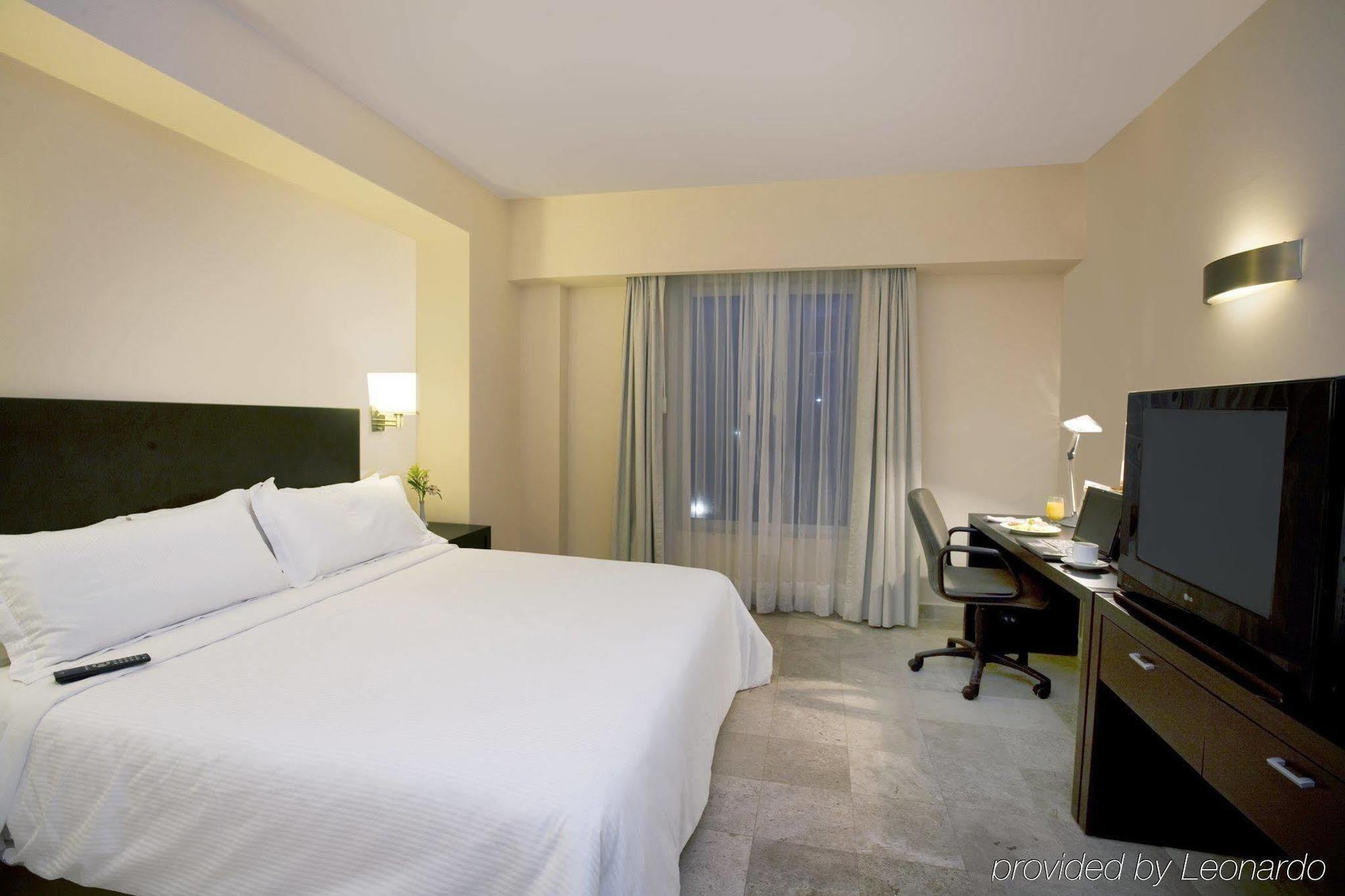 Fiesta Inn Коацакоалкос Екстериор снимка