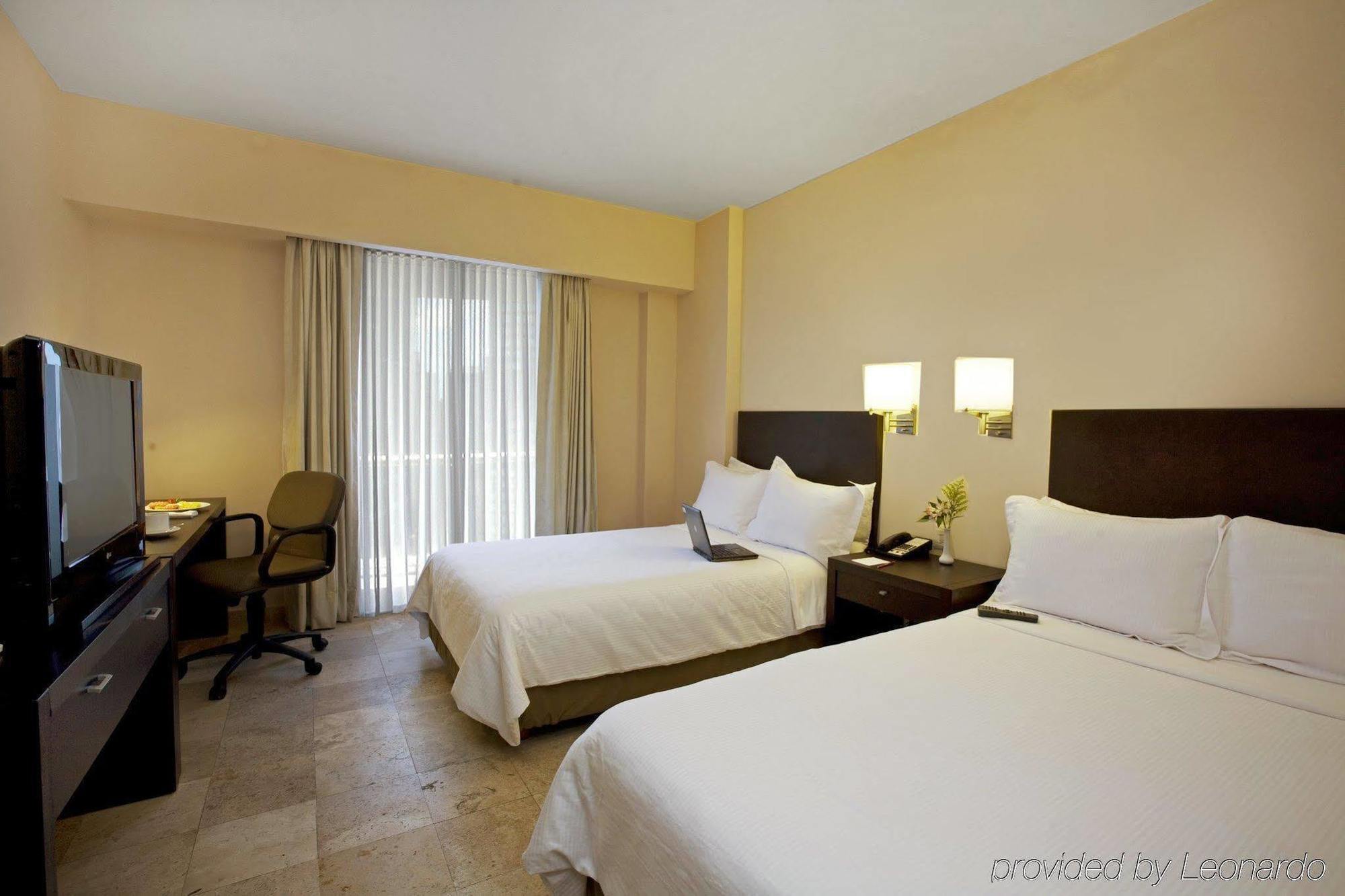 Fiesta Inn Коацакоалкос Екстериор снимка